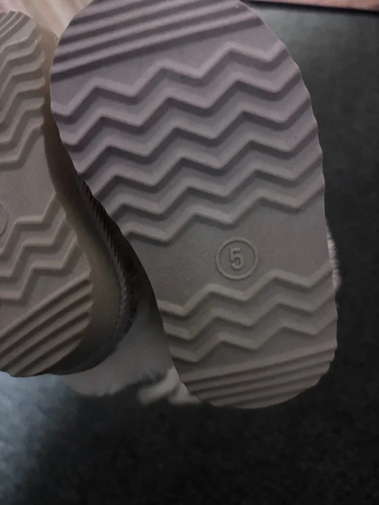 Cat & Jack Glittery Piper Faux Fur Slippers - Picture 4 of 4